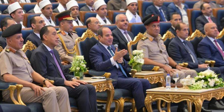 الرئيس السيسي: ندرس توفير بعثات خارجية لأوائل الدفعة الثالثة لأئمة الأوقاف