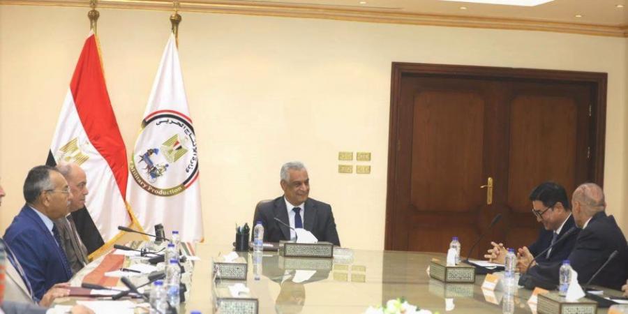 وزير  الإنتاج الحربي يبحث مع ممثلي "بونجسان" الكورية الجنوبية فرص الشراكة وتوطين التكنولوجيات الحديثة داخل شركات الإنتاج الحربي