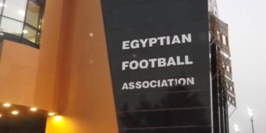 اتحاد الكرة يحسم الجدل: لا صحة لارتباط رؤساء لجنتي التراخيص بالأندية وتشكيلهما تم وفق لوائح «كاف»