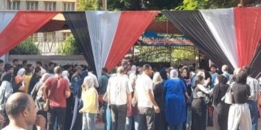 منذ قليل .. طلاب الثانوية العامة يخضعون لإجراءات التفتيش وسط حماس لانطلاق الامتحانات