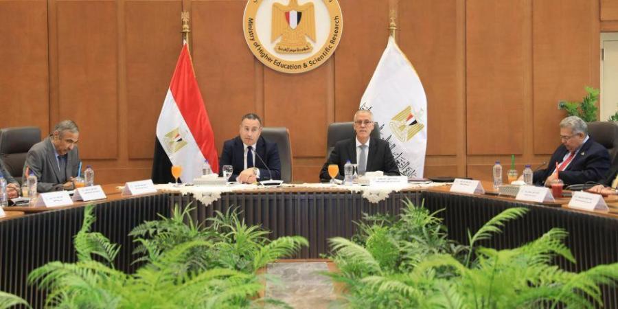 وزير التعليم العالي يترأس اجتماع مجلس الجامعات الخاصة بمقر الوزارة بالعاصمة الجديدة