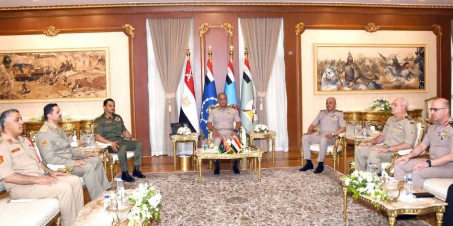 الفريق أشرف سالم زاهر يستقبل نائب القائد العام ورئيس الأركان العامة للجيش الوطني الليبي